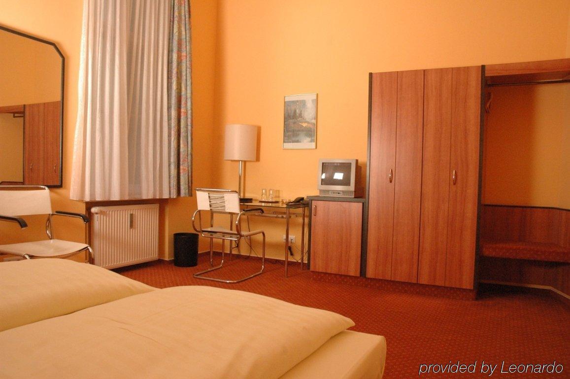 Rewari Hotel Berlin Room photo