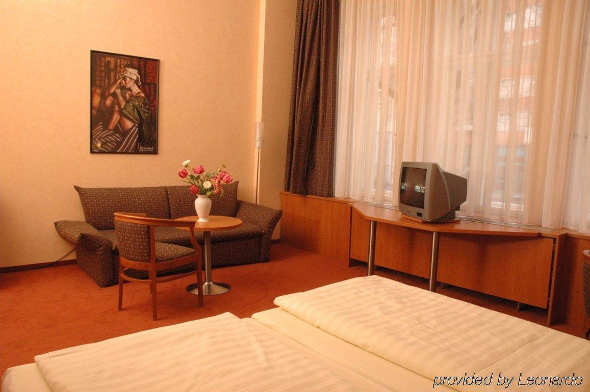 Rewari Hotel Berlin Room photo