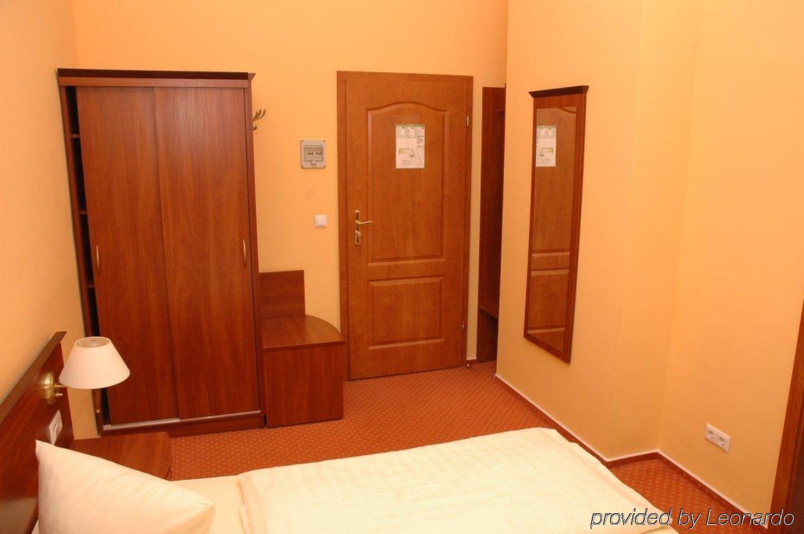 Rewari Hotel Berlin Room photo